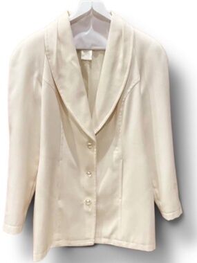 Gorgeous “Apart” 2 Piece Ivory Blazer/Skirt Suit with Pearl Embellishments sz 8.